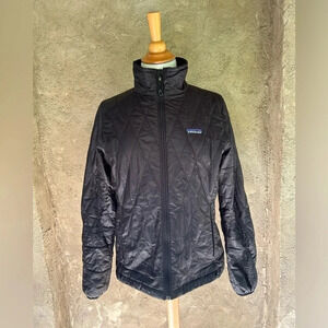 Patagonia woman’s light weight puffer  jacket